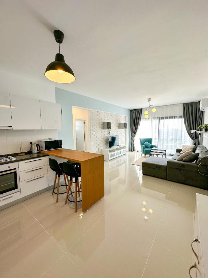Luxury Sea View Two Bedroom Apartment In Caesar Resort & Spa, Long Beach Perivolia tou Trikomou Extérieur photo