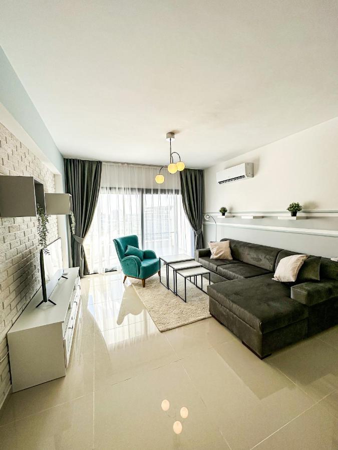 Luxury Sea View Two Bedroom Apartment In Caesar Resort & Spa, Long Beach Perivolia tou Trikomou Extérieur photo