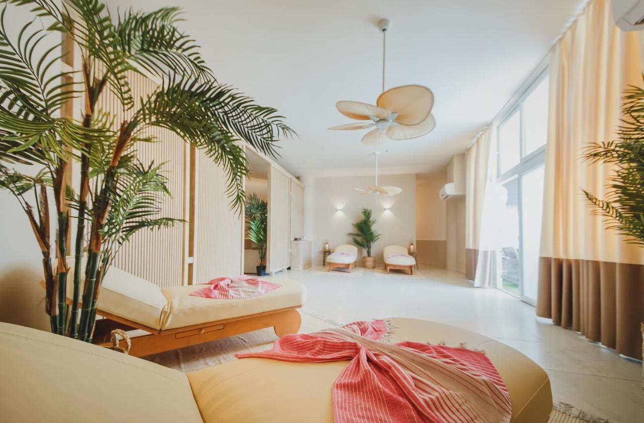 Luxury Sea View Two Bedroom Apartment In Caesar Resort & Spa, Long Beach Perivolia tou Trikomou Extérieur photo